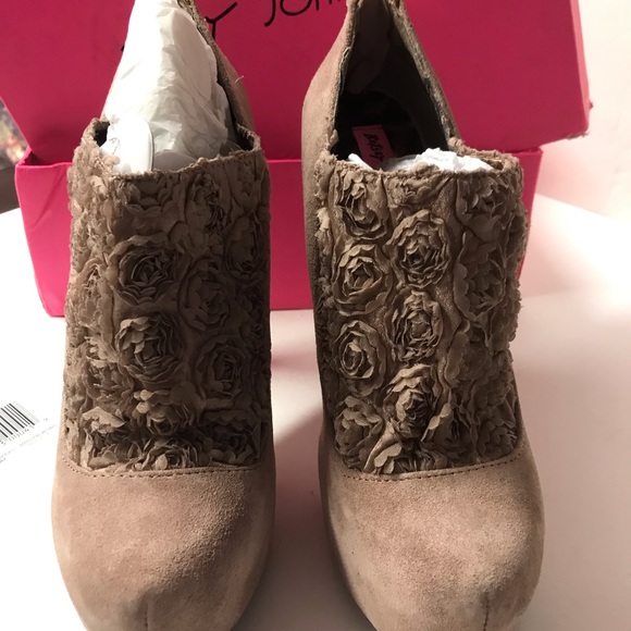 Betsey Johnson rose blush platform pinup retro tan nude shoe heels booties model - Picture 5 of 12